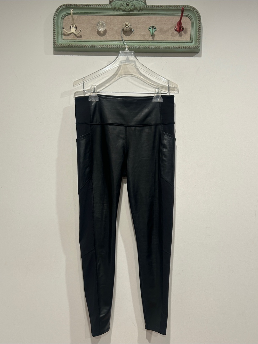 Athleta Faux-Leather Black Leggings two tone with pockets women’s medium